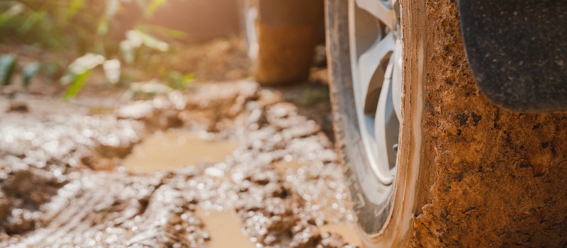 car-stuck-in-the-mud